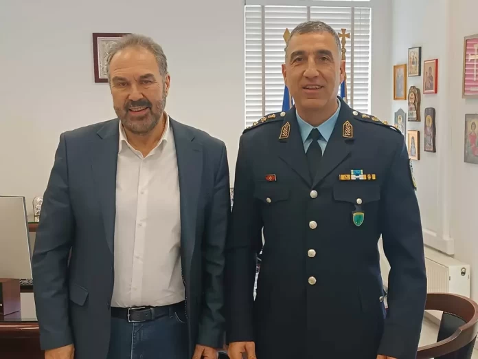 Τον νέο Αστυνομικό Διευθυντή Φλώρινας, κ. Ευστάθιο Λαγό, υποδέχθηκε στο γραφείο του ο Δήμαρχος Φλώρινας, κ. Βασίλης Γιαννάκης,