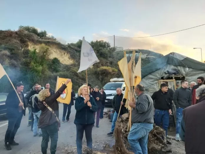 «Μπλόκο» στην αδιαφορία: Στους δρόμους του Αμυνταίου οι αγρότες – Μεγαλώνει το κύμα οργής για την Αθήνα