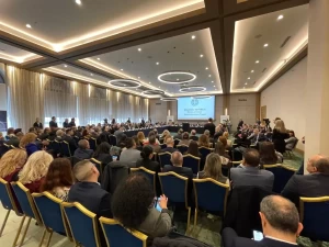 e6af6aff-7b47-418e-b4ce-14801123954f