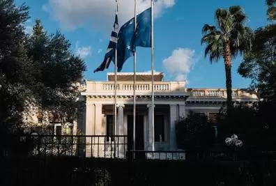 «Μετρημένα βήματα» στο Μαξίμου: