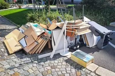 Το πεζοδρόμιο δεν είναι αποθήκη