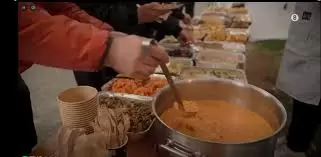 Γεύσεις Πρεσπών: Εκεί που η Παράδοση Σιγοβράζει στο Καζάνι της Παρέα