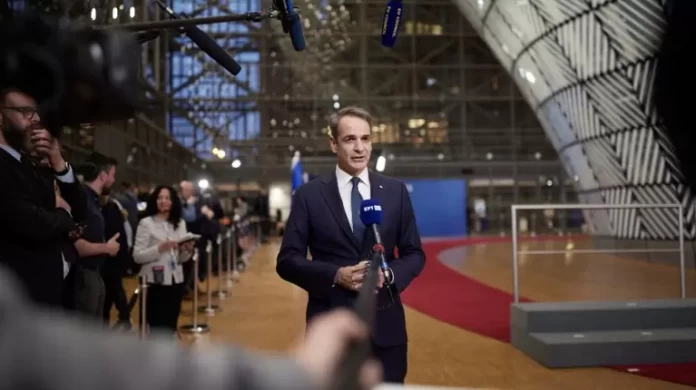 Μητσοτάκης από Βρυξέλλες: «Αδιαπραγμάτευτη η εθνική άμυνα