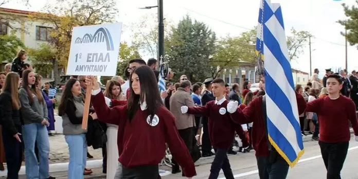 Με Λαμπρότητα και Εθνική Υπερηφάνεια