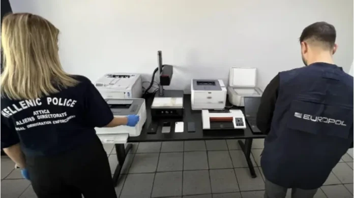 «Εργοστάσιο» πλαστών εγγράφων