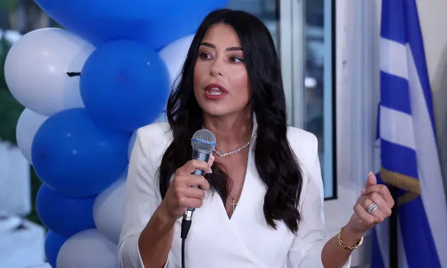 «Πόλεμος» στην TV: Η Λατινοπούλου μιμήθηκε