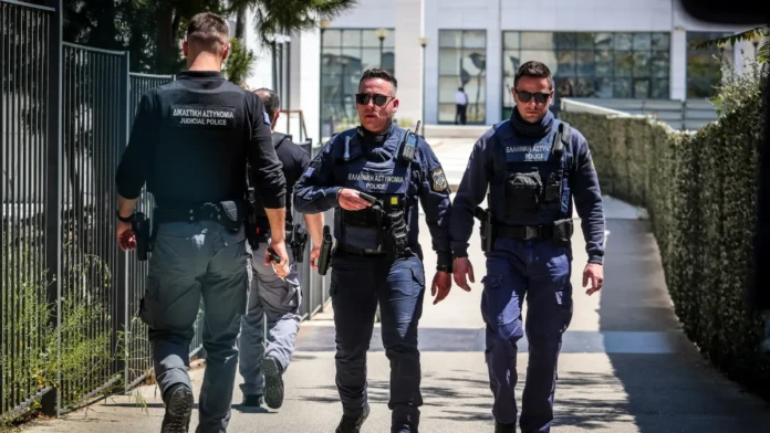 Το Χρονικό του Τρόμου στην Αθήνα: Η «Ματωμένη Διαδρομή» του 89χρονου Πιστολέρο