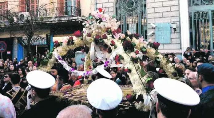 Στολισμός Επιταφίου από μέλη