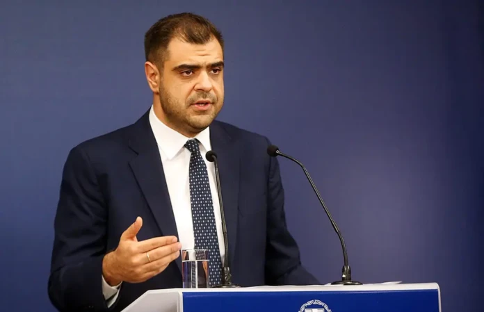 BRIEFING: «Θωράκιση» σε τρία μέτωπα