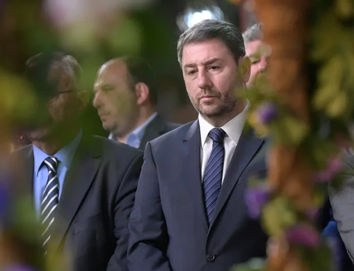 Στην Πλάκα και τη Μητρόπολη Αθηνών